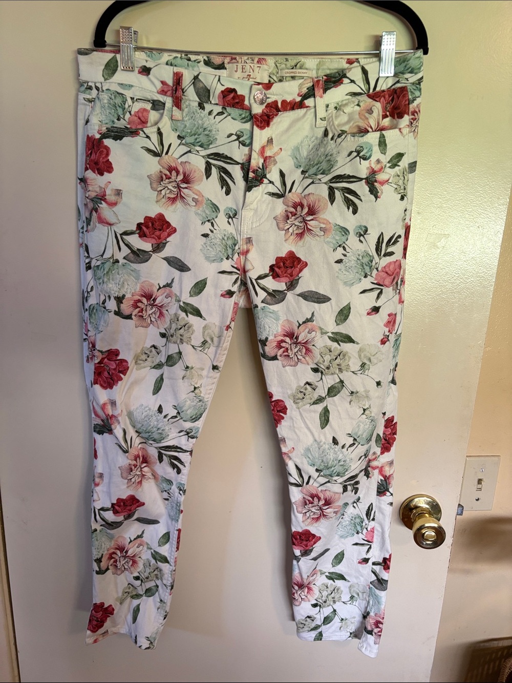 Floral Ankle cropped Skinny Jeans in White with Red & Pink Blooms